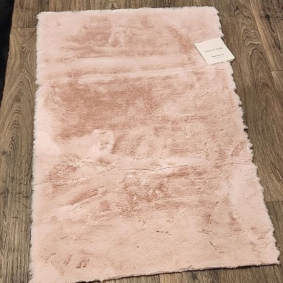Thalia Sodi Plush Faux Fur Accent Rug- Pink | Mercari Thalia Sodi Plush Faux Fur Accent Rug- Pink